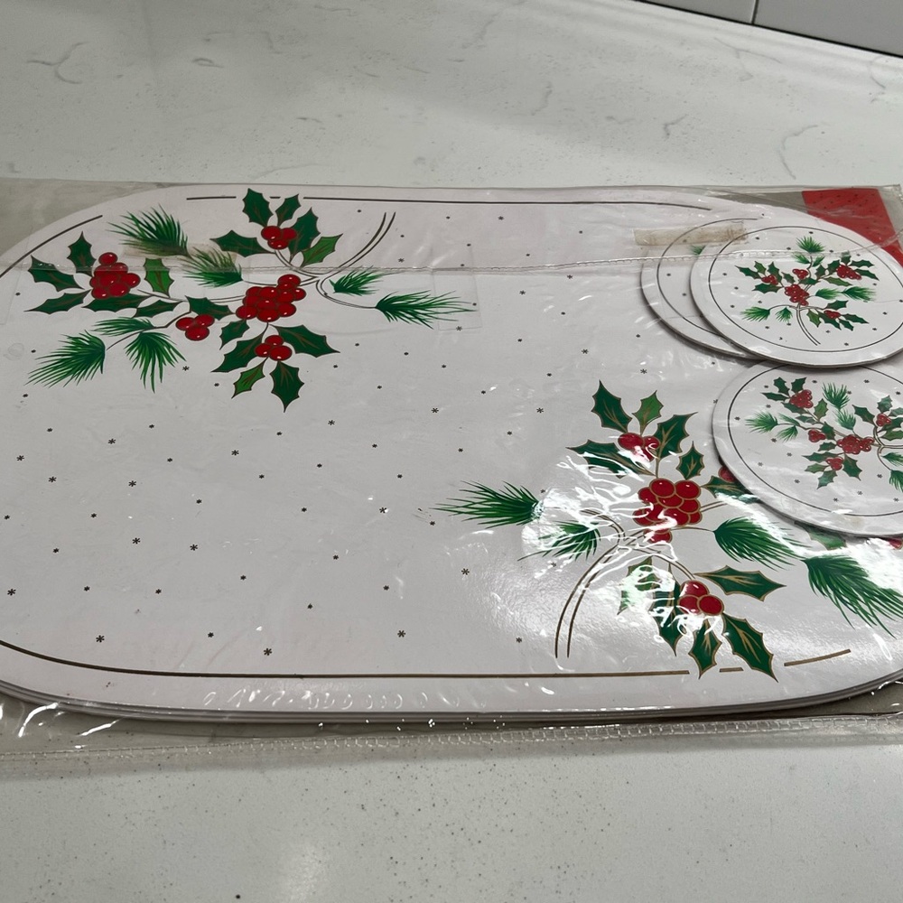 Vintage Christmas Holly Placemats and Coasters Set New